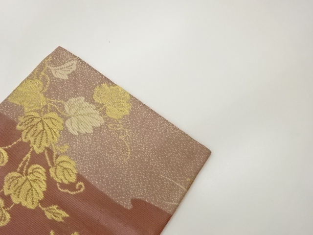  変わり横段に草花模様織出し名古屋帯